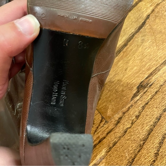 Elegant Brown Leather Knee-High Boots - Picture 4 of 11